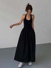 Minimalistisches, rückenfreies, langes Neckholderkleid
